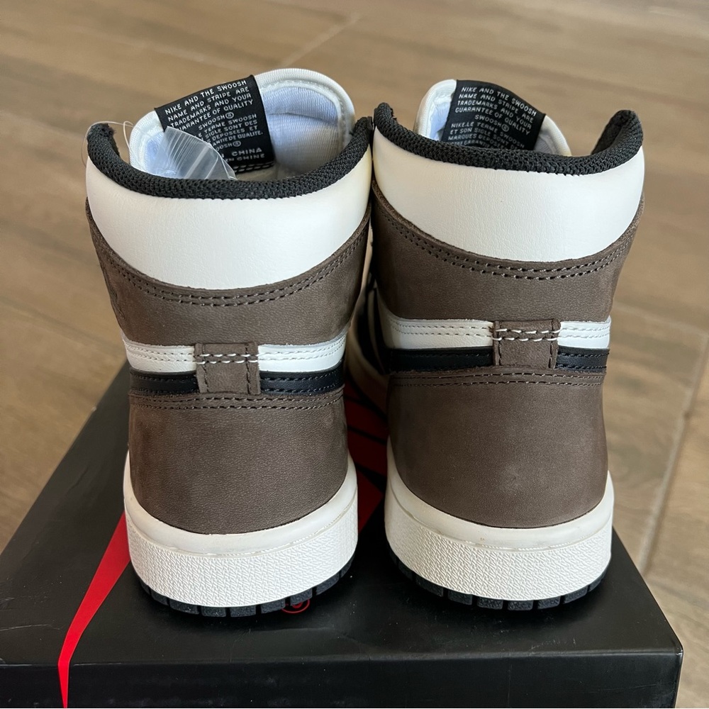 Air Jordan 1 Retro High OG ‘Dark Mocha’ - Picture 8 of 9